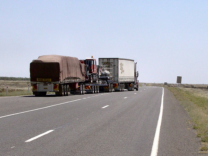 0527_32-Wheeler_road_train.JPG